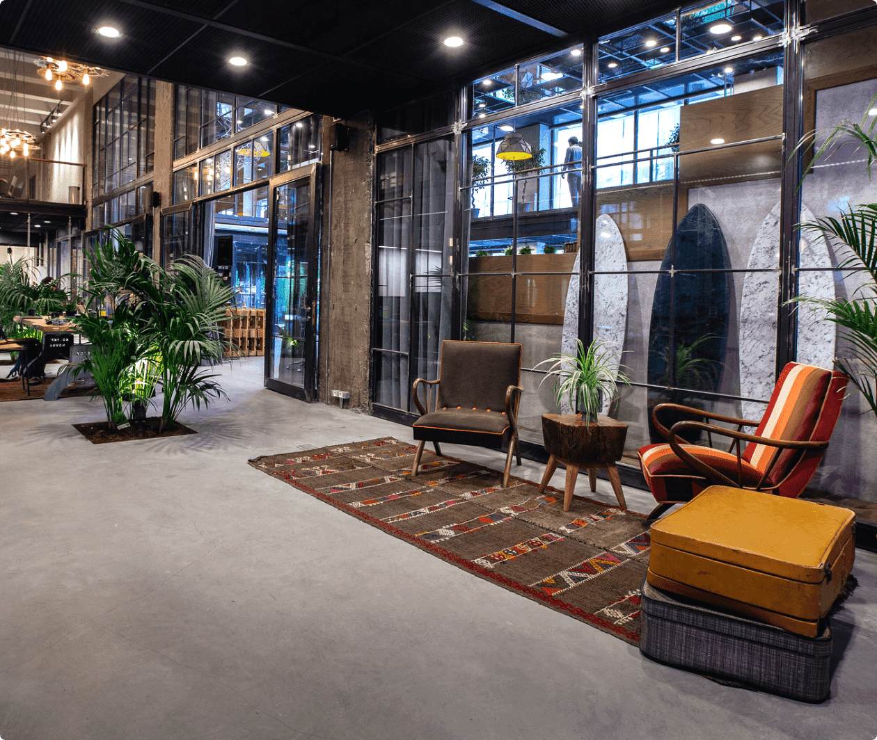 Ofis ve toplantı odalarından kütüphane ve meditasyon odalarına kadar her türlü ihtiyaca hizmet eden bir Kolektif.