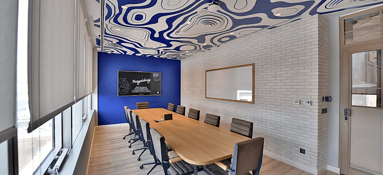 Kolektif House toplantı çözümleri sunan modern toplantı odası